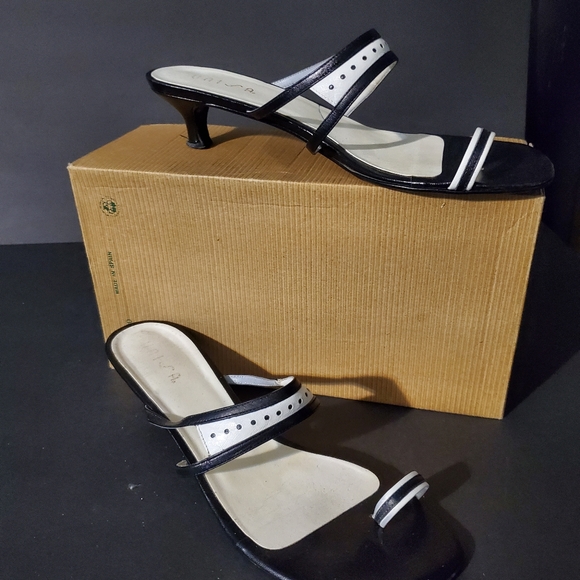 Sandals - Picture 3 of 4